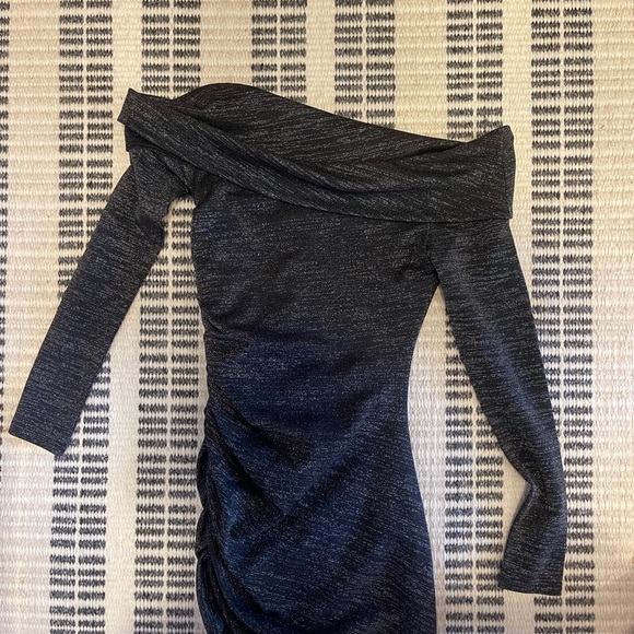 Lovers + Friends short mini dress off the shoulder size XS - Picture 3 of 3